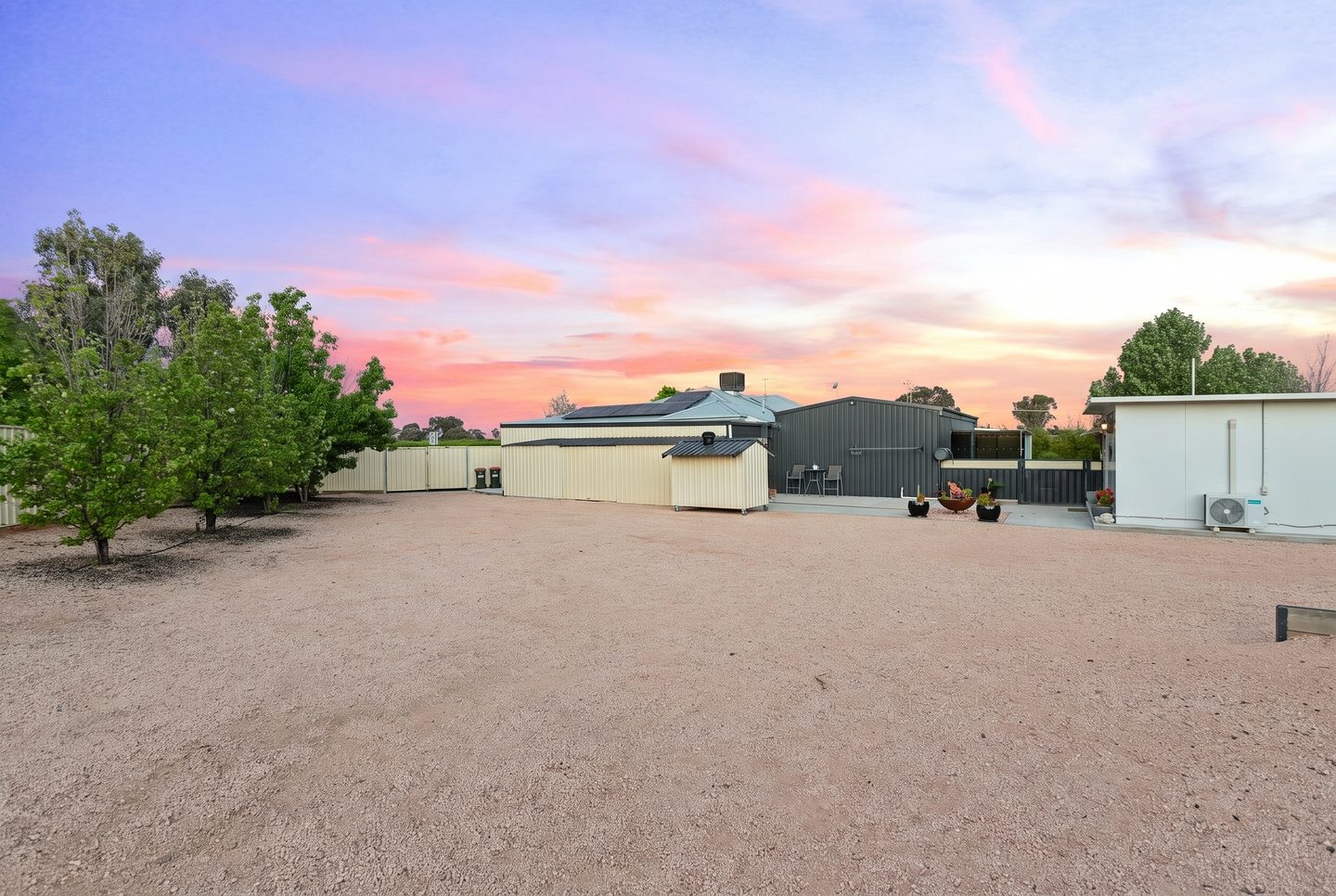 The broad gravelled area behind the residence